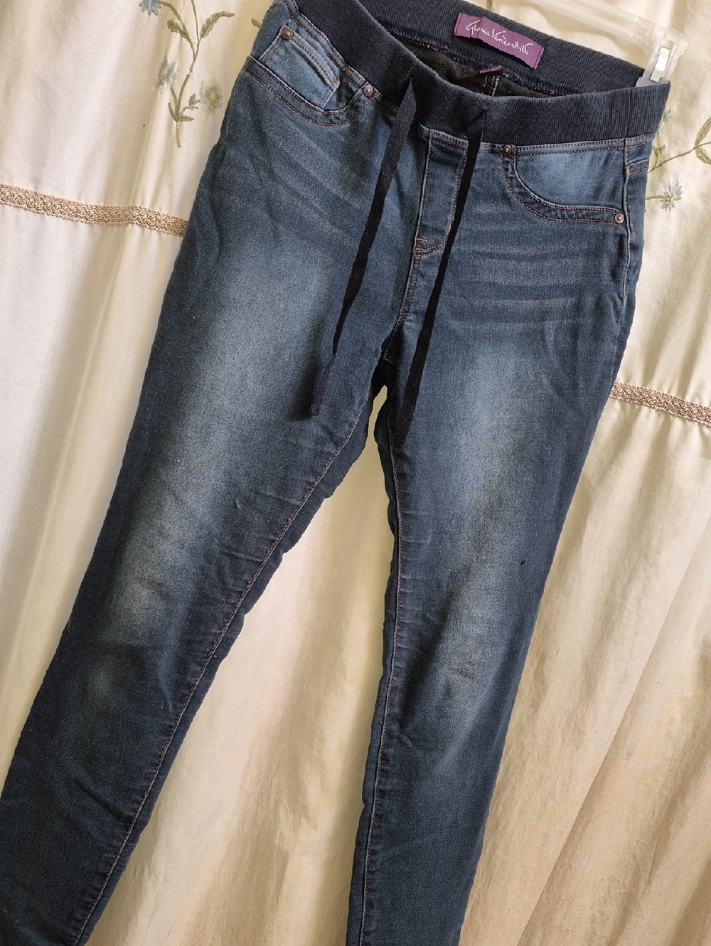 Gloria Vanderbilt Women's Skinny Jeans in Dark Blue Wash